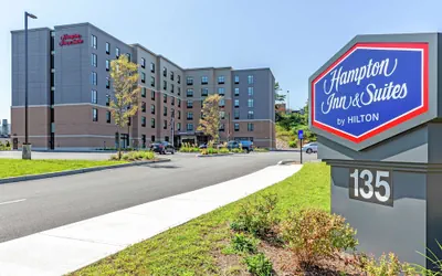 Photo 2 - Hampton Inn & Suites Boston/Waltham