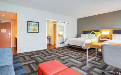 Photo 5 - Hampton Inn & Suites Boston/Waltham