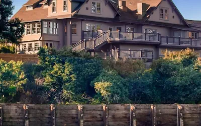 Photo 2 - Noyo Harbor Inn Restaurant and Tavern