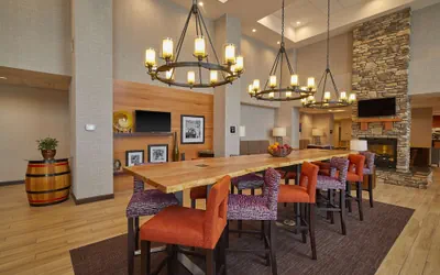 Photo 3 - Hampton Inn & Suites Roseburg