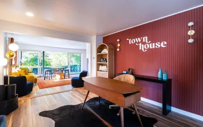 Photo 2 - The Town House Lodge