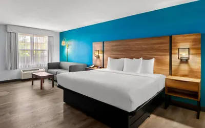 Photo 2 - Clarion Inn Falls Church - Arlington