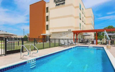 Photo 2 - Fairfield Inn & Suites by Marriott Decatur at Decatur Conference Center