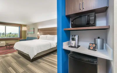 Photo 3 - Holiday Inn Express & Suites Lake Havasu - London Bridge by IHG