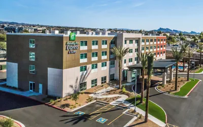 Photo 2 - Holiday Inn Express & Suites Lake Havasu - London Bridge by IHG