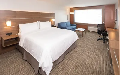 Photo 5 - Holiday Inn Express and Suites Kalamazoo West by IHG