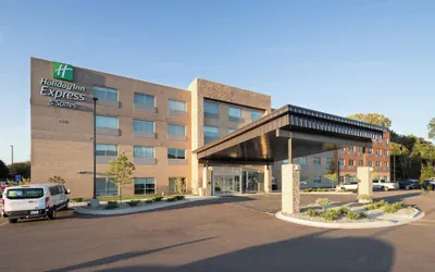 Photo 2 - Holiday Inn Express and Suites Kalamazoo West by IHG