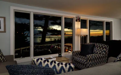 Photo 4 - Looking Glass Beachfront Inn