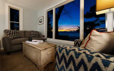 Photo 3 - Looking Glass Beachfront Inn