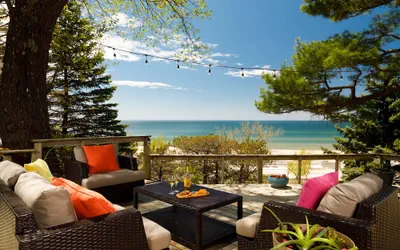 Photo 2 - Looking Glass Beachfront Inn
