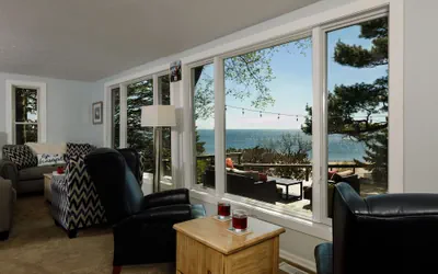 Photo 5 - Looking Glass Beachfront Inn