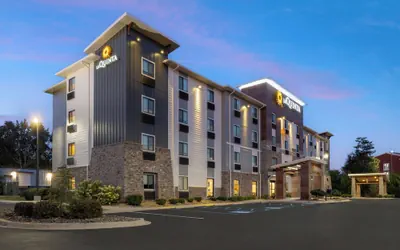 Photo 2 - La Quinta Inn & Suites by Wyndham Greenville Woodruff Rd.