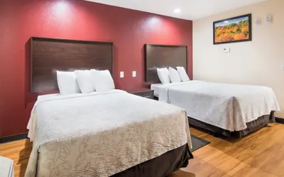 Photo 5 - Red Roof Inn PLUS+ Fort Worth - Burleson
