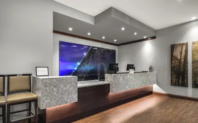 Photo 2 - Staybridge Suites Seattle Downtown - Lake Union by IHG