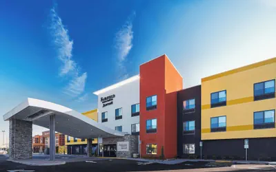 Photo 2 - Fairfield Inn&Suite by Marriott Fresno Yosemite Intl Airport