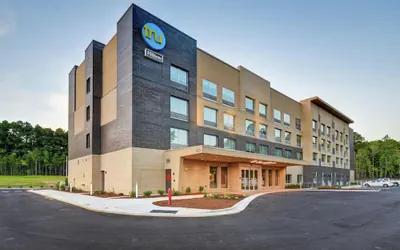 Photo 2 - Tru by Hilton Raleigh Durham Airport