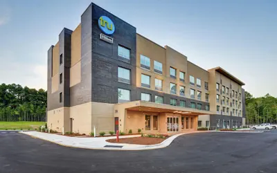 Photo 2 - Tru by Hilton Raleigh Durham Airport