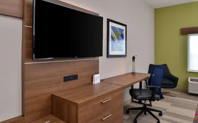 Photo 5 - Holiday Inn Express & Suites Alachua - Gainesville Area by IHG