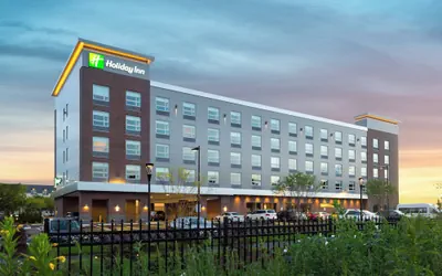 Photo 2 - Holiday Inn Boston Logan Airport - Chelsea by IHG