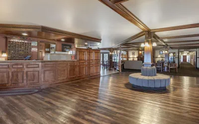 Photo 4 - SureStay Plus Hotel by Best Western Auburn