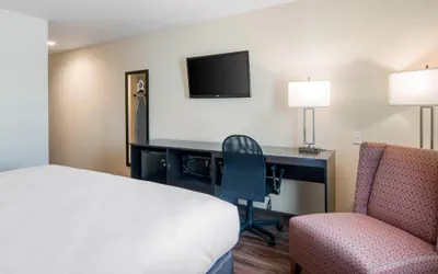Photo 5 - Econo Lodge Inn & Suites Springfield Main Street