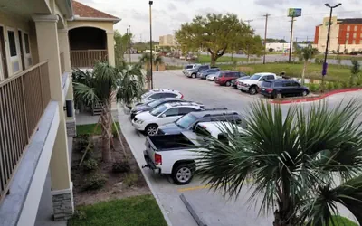 Photo 2 - Scottish Inns & Suites Bay City, TX