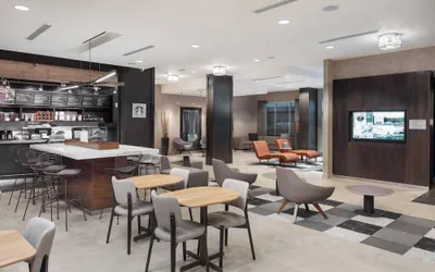Photo 2 - Courtyard by Marriott Baton Rouge Downtown
