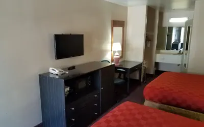 Photo 4 - Olive Tree Inn & Suites, a Howard Johnson by Wyndham