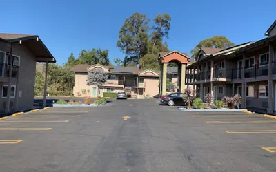 Olive Tree Inn & Suites, a Howard Johnson by Wyndham