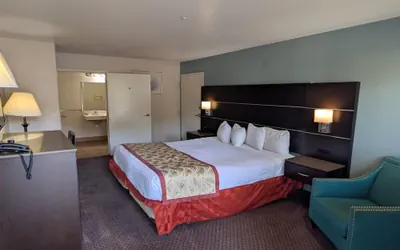 Photo 2 - Olive Tree Inn & Suites, a Howard Johnson by Wyndham