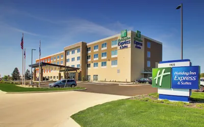 Photo 2 - Holiday Inn Express & Suites Findlay North by IHG