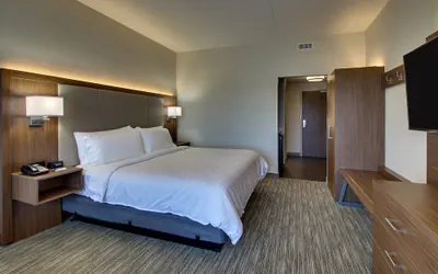 Photo 3 - Holiday Inn Express & Suites Findlay North by IHG