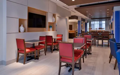 Photo 3 - Holiday Inn Express & Suites Marshalltown by IHG