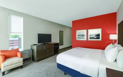 Photo 5 - La Quinta Inn & Suites by Wyndham Opelika Auburn