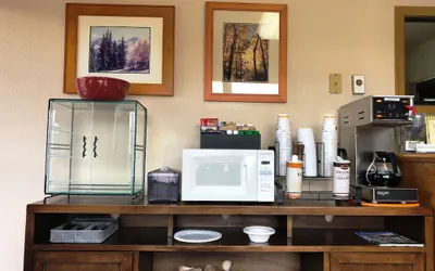 Photo 3 - Bristlecone Motel