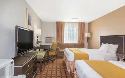 Photo 3 - Umpqua Valley Hotel