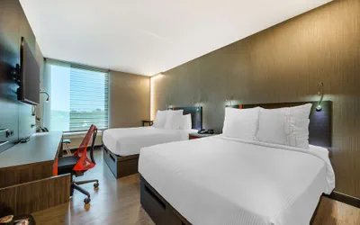 Photo 2 - Best Western Premier Springfield Plaza District Hotel