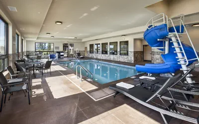 Photo 2 - Glacier International Lodge