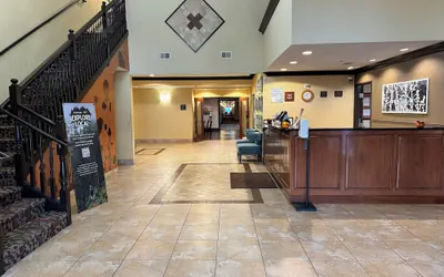 Photo 4 - MainStay Suites Madison - Monona