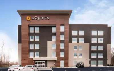 Photo 2 - La Quinta Inn & Suites by Wyndham Buffalo Amherst