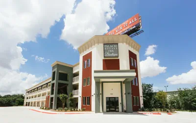 Photo 2 - Palacio Royale Inn Boutique Katy