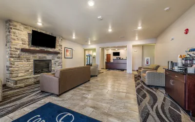 Photo 2 - Cobblestone Hotel & Suites - Hutchinson