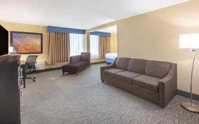 Photo 3 - Days Inn & Suites Grand Rapids Near Downtown