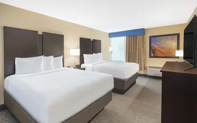 Photo 4 - Days Inn & Suites Grand Rapids Near Downtown