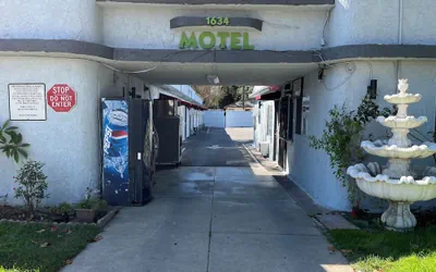 Photo 2 - Griffith Park Motel - LA Hollywood Area