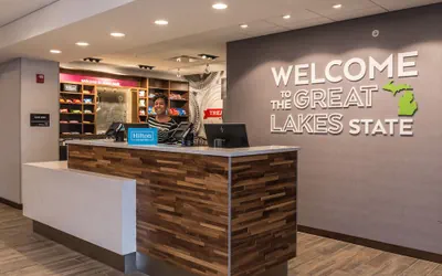 Photo 3 - Hampton Inn & Suites Allen Park