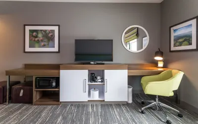 Photo 4 - Hampton Inn & Suites Allen Park