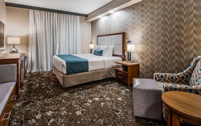 Photo 2 - Best Western Premier Des Moines-Ankeny Hotel