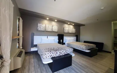 Photo 2 - Crystal Inn