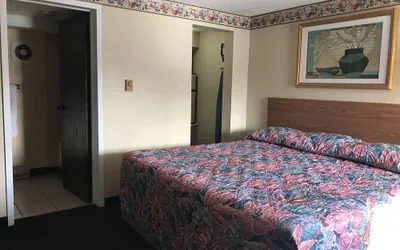 Photo 5 - West Motel